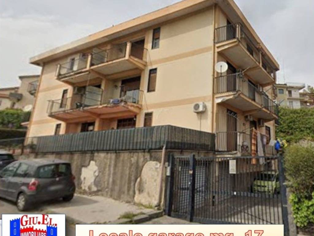 box auto in vendita a Sant'Agata li Battiati