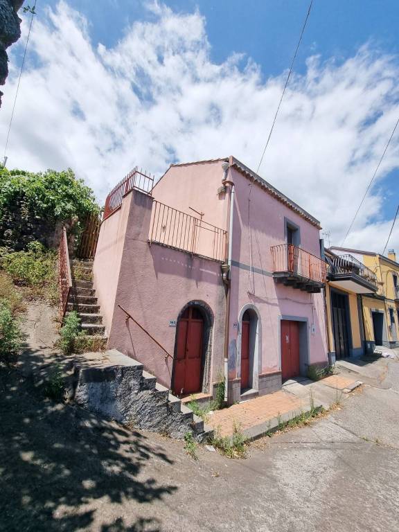 casa indipendente in vendita a Sant'Alfio