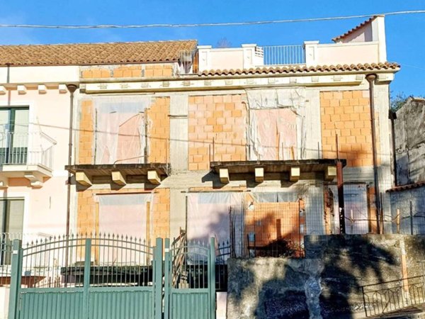 casa indipendente in vendita a Sant'Alfio