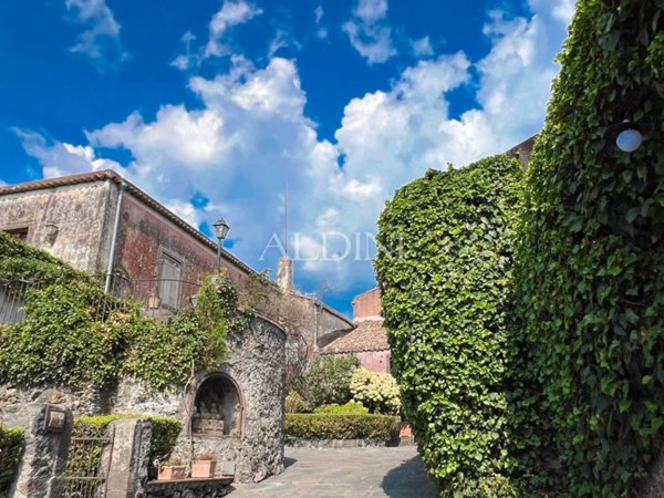 casa indipendente in vendita a Sant'Alfio