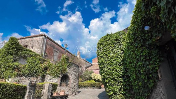 casa indipendente in vendita a Sant'Alfio