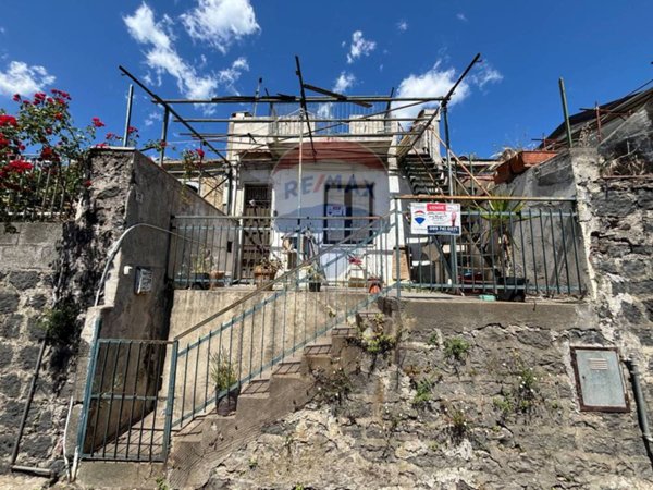 casa indipendente in vendita a Sant'Alfio