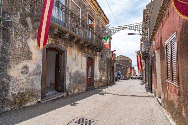locale di sgombero in vendita a Sant'Alfio