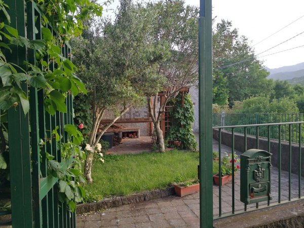 casa indipendente in vendita a Sant'Alfio