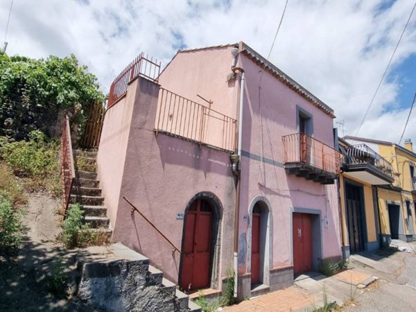 casa indipendente in vendita a Sant'Alfio