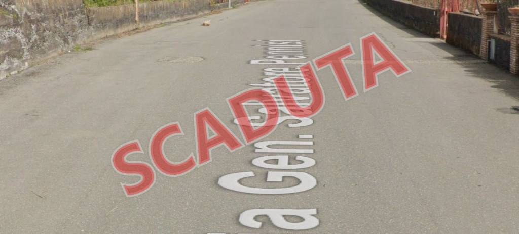 locale commerciale in vendita a Sant'Alfio