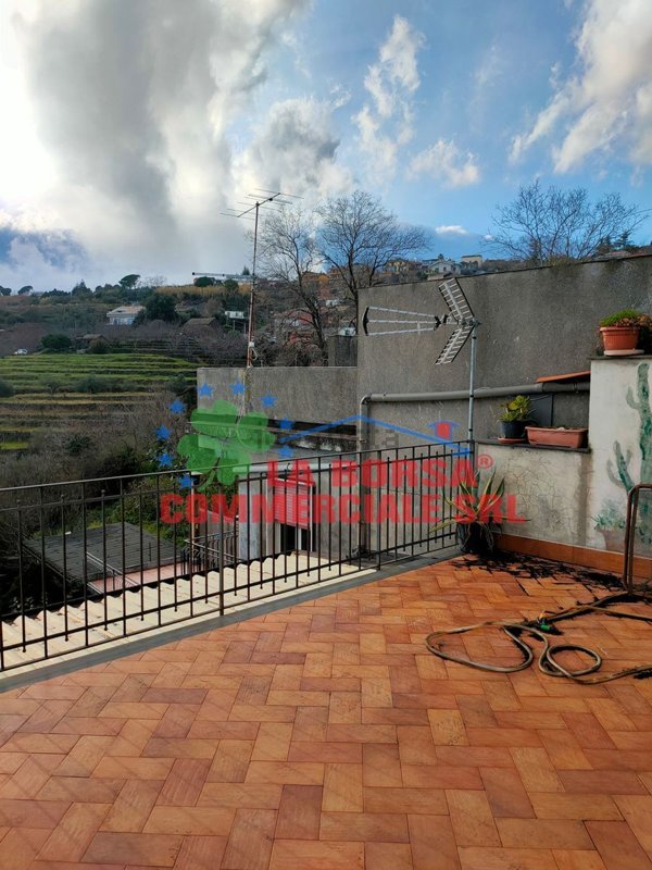 casa indipendente in vendita a Sant'Alfio