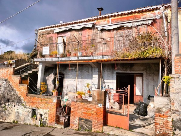 casa indipendente in vendita a Sant'Alfio