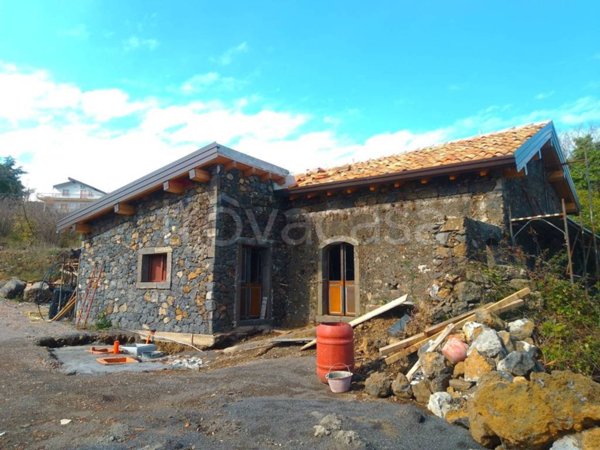 bivano in vendita a Sant'Alfio