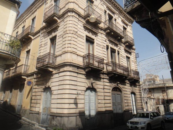 intera palazzina in vendita a Santa Maria di Licodia