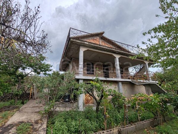 casa indipendente in vendita a Santa Maria di Licodia