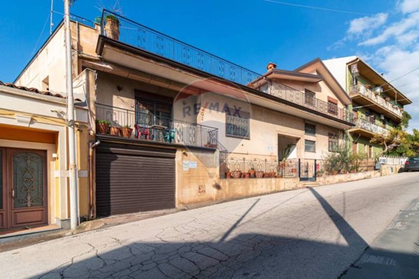 casa indipendente in vendita a Santa Maria di Licodia