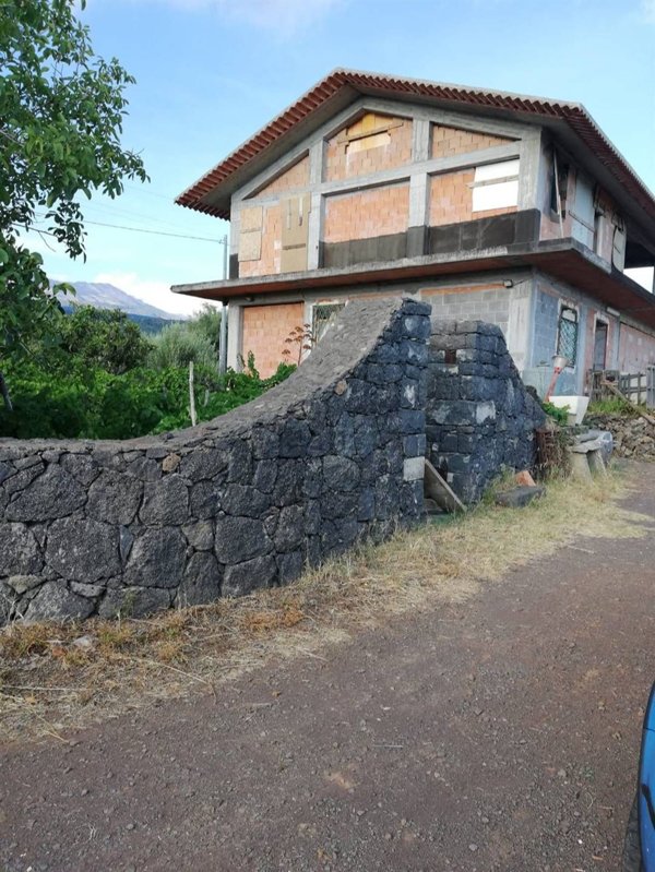 casa indipendente in vendita a Santa Maria di Licodia