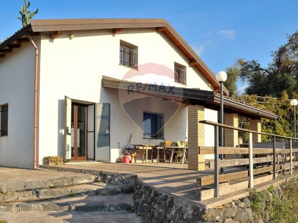 casa indipendente in vendita a Santa Maria di Licodia