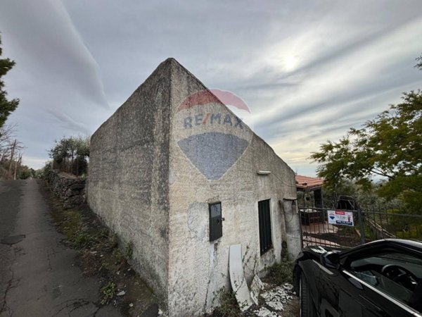 casa indipendente in vendita a Santa Maria di Licodia