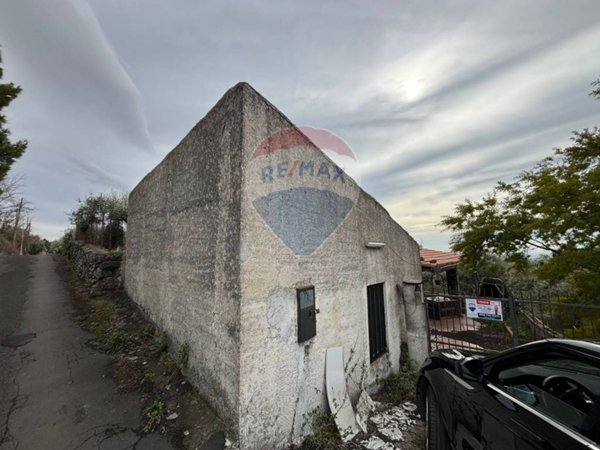 casa indipendente in vendita a Santa Maria di Licodia