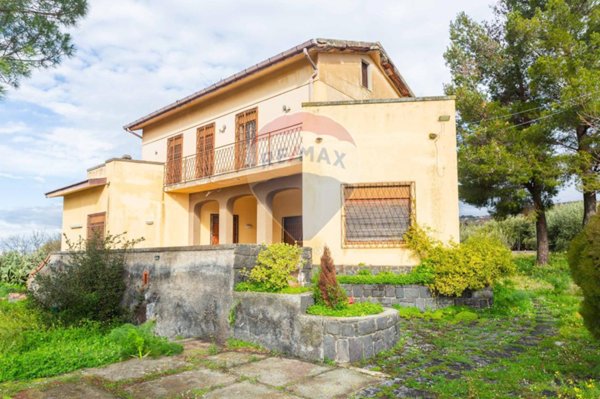 casa indipendente in vendita a Santa Maria di Licodia