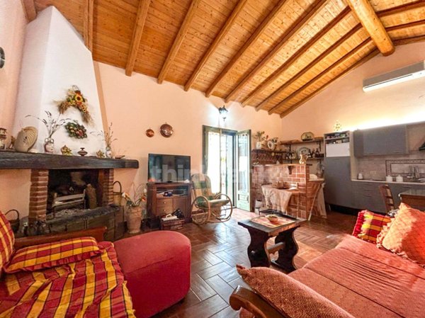 casa indipendente in vendita a Santa Maria di Licodia
