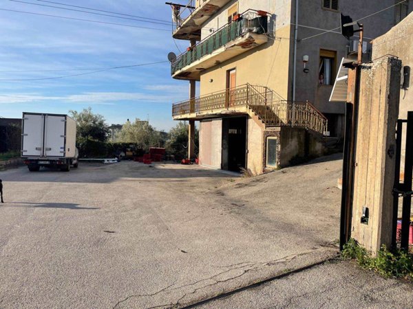 ufficio in vendita a Santa Maria di Licodia