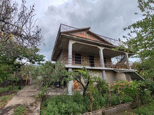 casa indipendente in vendita a Santa Maria di Licodia