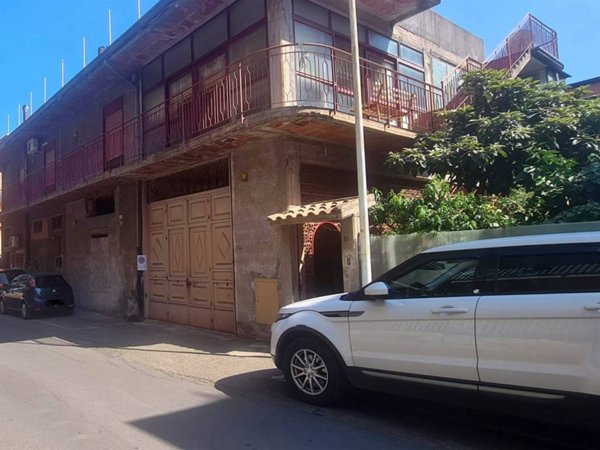 casa indipendente in vendita a Santa Maria di Licodia