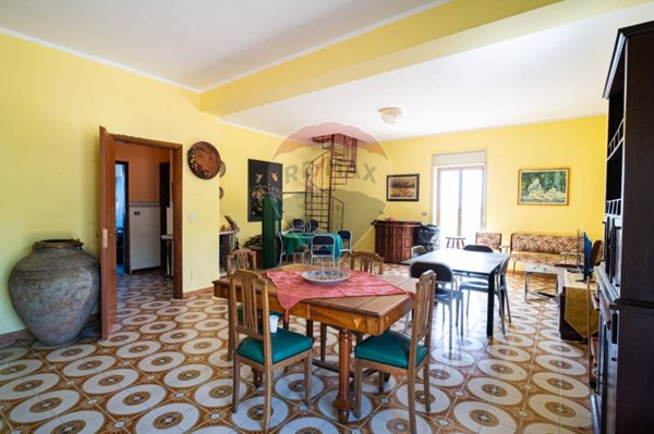 casa indipendente in vendita a Santa Maria di Licodia