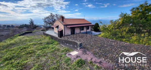 casa indipendente in vendita a Santa Maria di Licodia