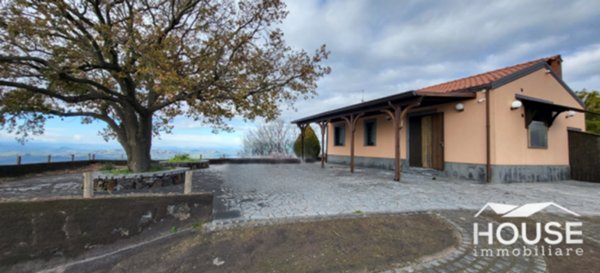casa indipendente in vendita a Santa Maria di Licodia