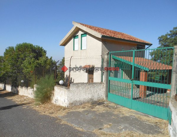 casa indipendente in vendita a Santa Maria di Licodia