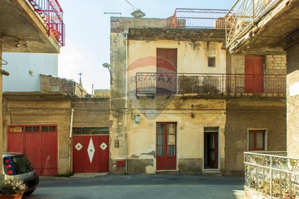 casa indipendente in vendita a Santa Maria di Licodia
