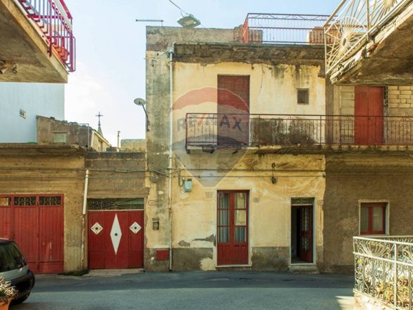 casa indipendente in vendita a Santa Maria di Licodia
