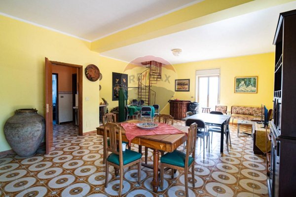casa indipendente in vendita a Santa Maria di Licodia