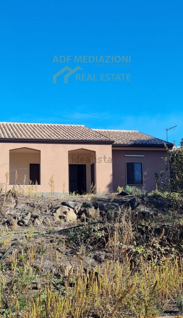 casa indipendente in vendita a Santa Maria di Licodia