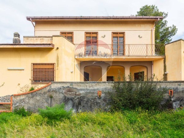 casa indipendente in vendita a Santa Maria di Licodia