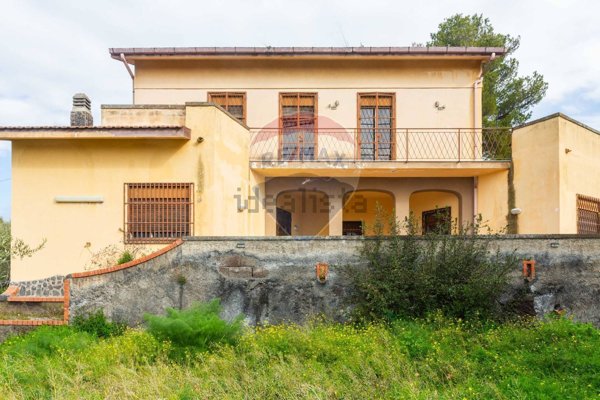 casa indipendente in vendita a Santa Maria di Licodia