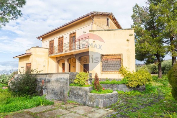 casa indipendente in vendita a Santa Maria di Licodia