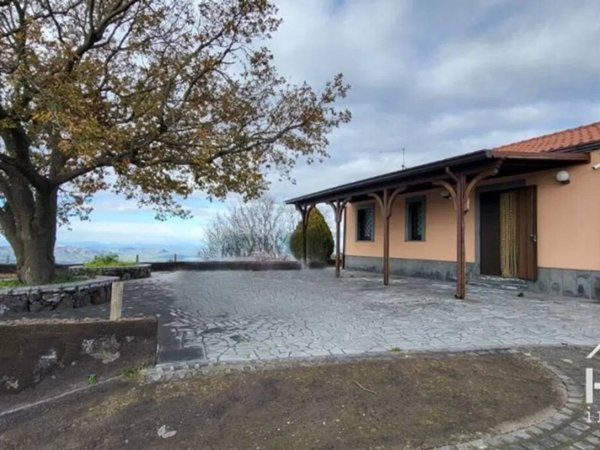 casa indipendente in vendita a Santa Maria di Licodia