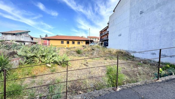 casa indipendente in vendita a Santa Maria di Licodia