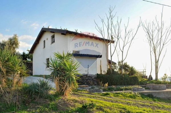 casa indipendente in vendita a Santa Maria di Licodia
