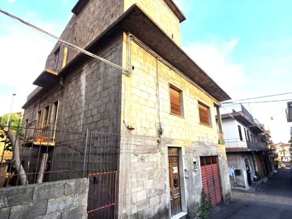 casa indipendente in vendita a Santa Maria di Licodia