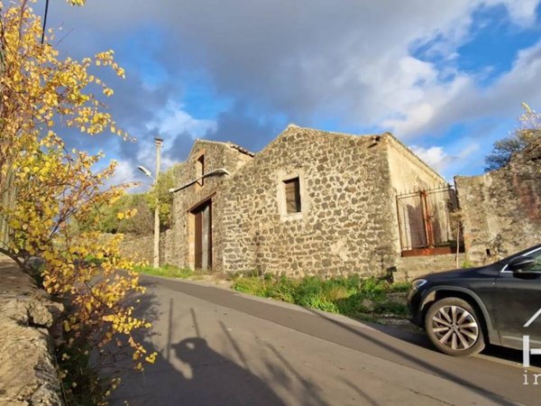 intera palazzina in vendita a Santa Maria di Licodia