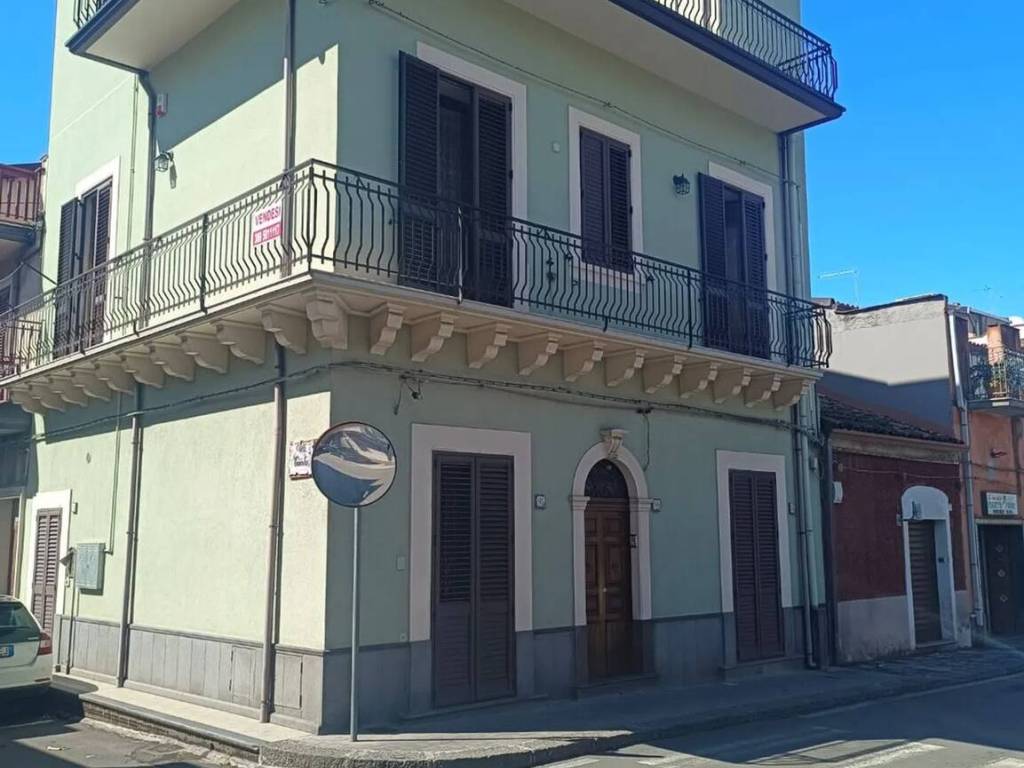 intera palazzina in vendita a Santa Maria di Licodia