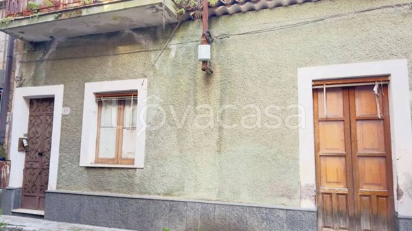 casa indipendente in vendita a Santa Maria di Licodia