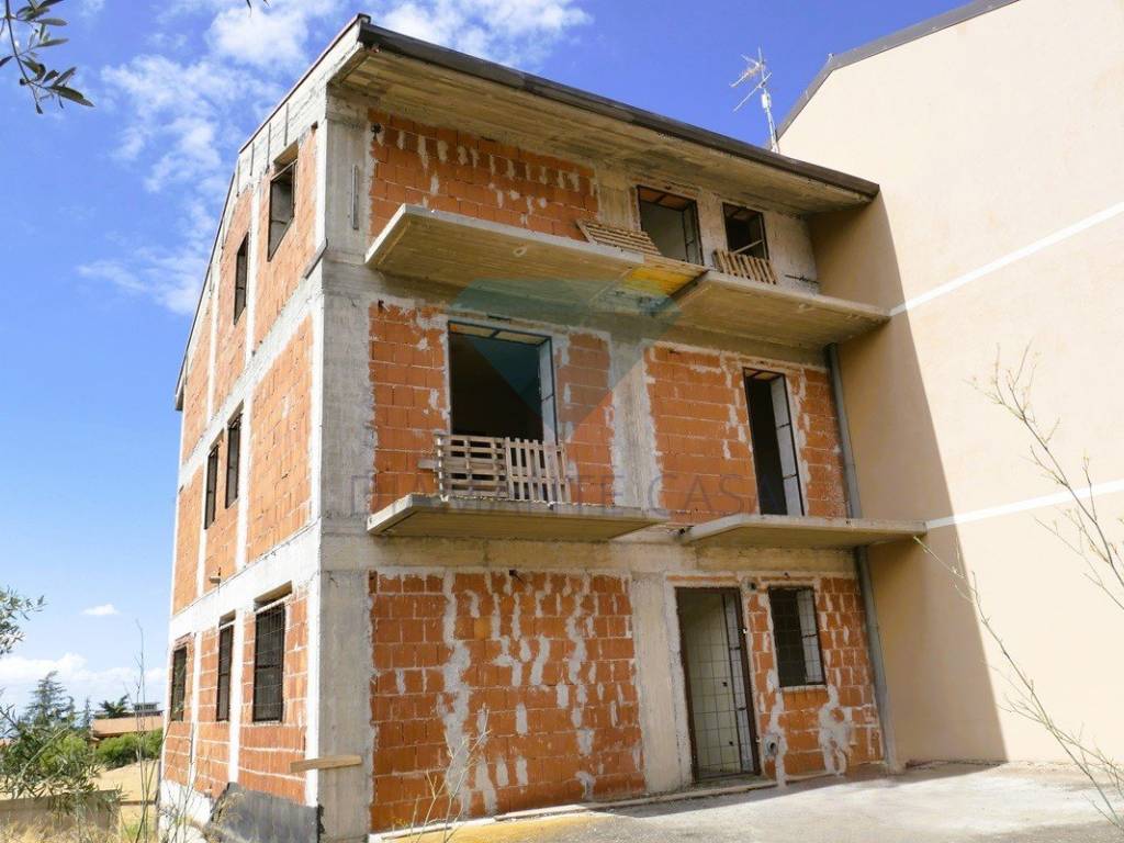 casa indipendente in vendita a Santa Maria di Licodia