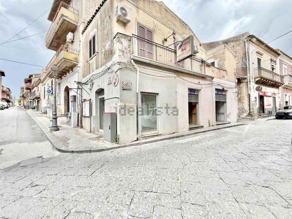 locale commerciale in vendita a Santa Maria di Licodia