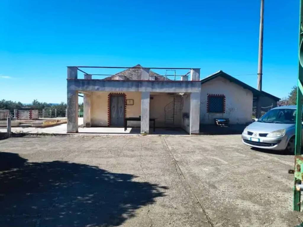 casa indipendente in vendita a Santa Maria di Licodia