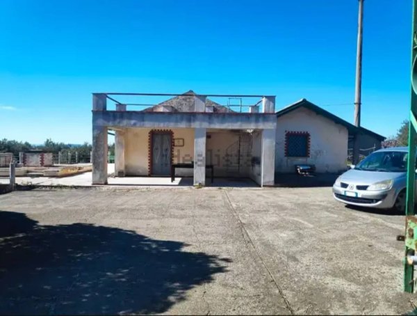 casa indipendente in vendita a Santa Maria di Licodia