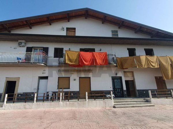 intera palazzina in vendita a Santa Maria di Licodia