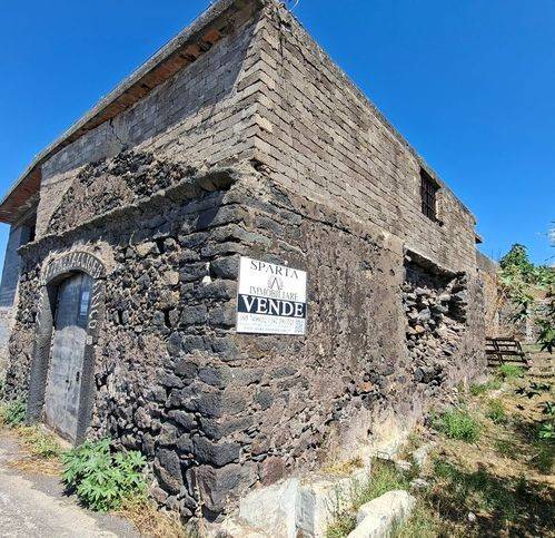 casa indipendente in vendita a Santa Maria di Licodia