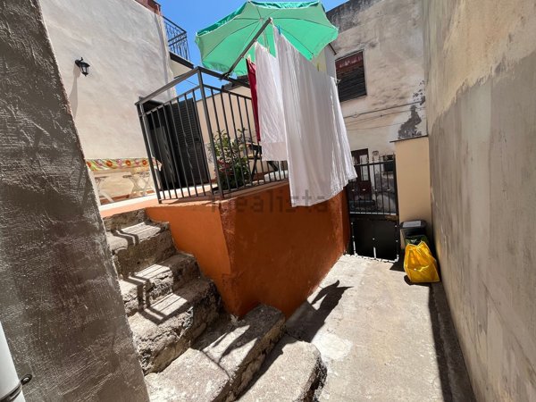 casa indipendente in vendita a Santa Maria di Licodia